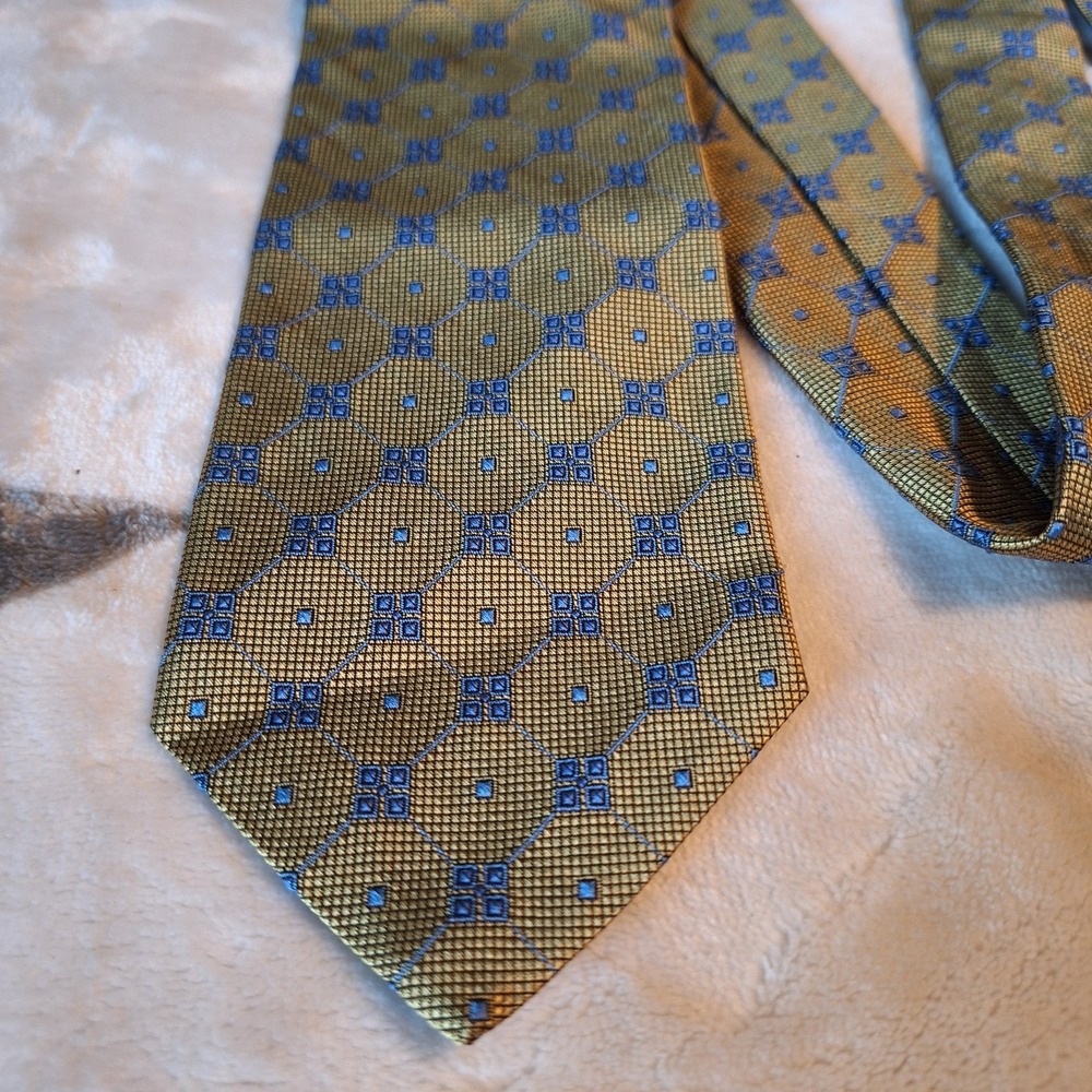 Brooks Brothers 346 Classic Necktie Gold Blue Medallion Geometric Silk Tie - Picture 2 of 7